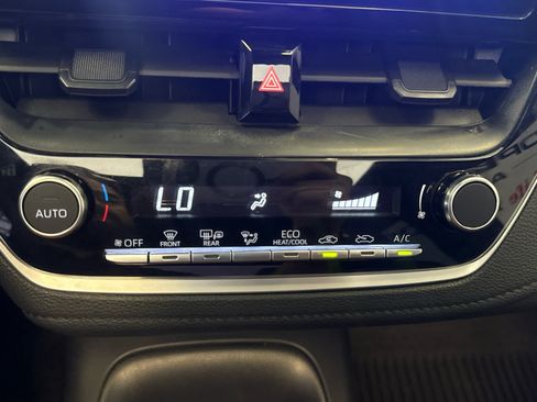 Used 2024 Toyota Corolla SE w/ SE Premium Package FWD image 19