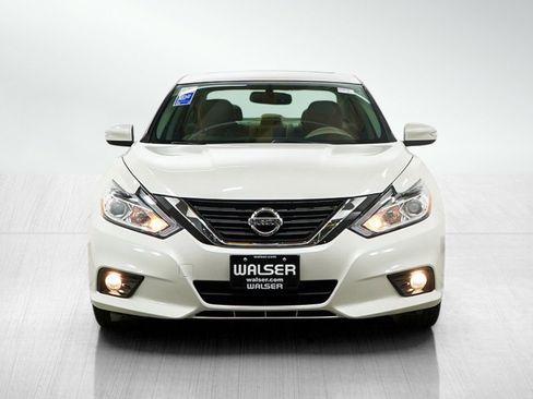 Used 2016 Nissan Altima 2.5 SL w/ Moonroof Package FWD image 8
