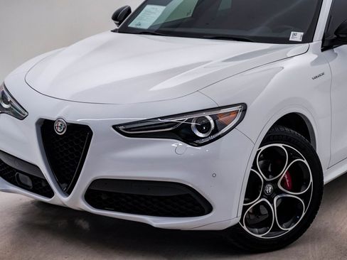 Used 2023 Alfa Romeo Stelvio Veloce image 4