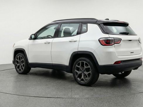 Used 2025 Jeep Compass Limited image 6