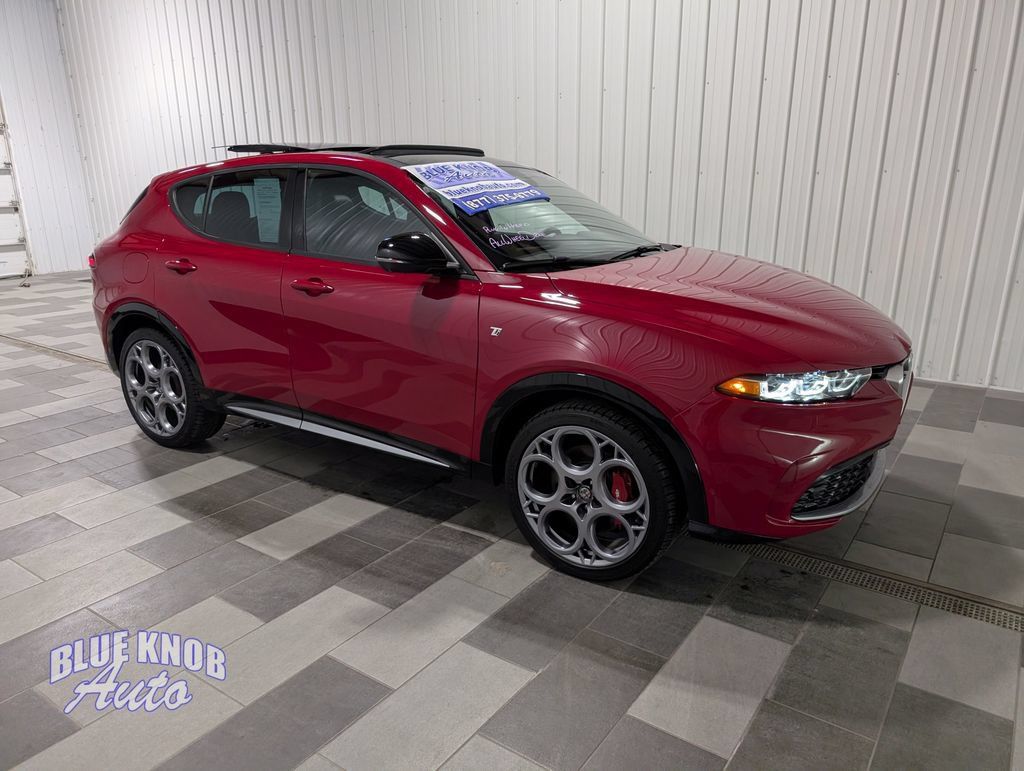 Used 2024 Alfa Romeo Tonale Ti AWD/4WD image 5