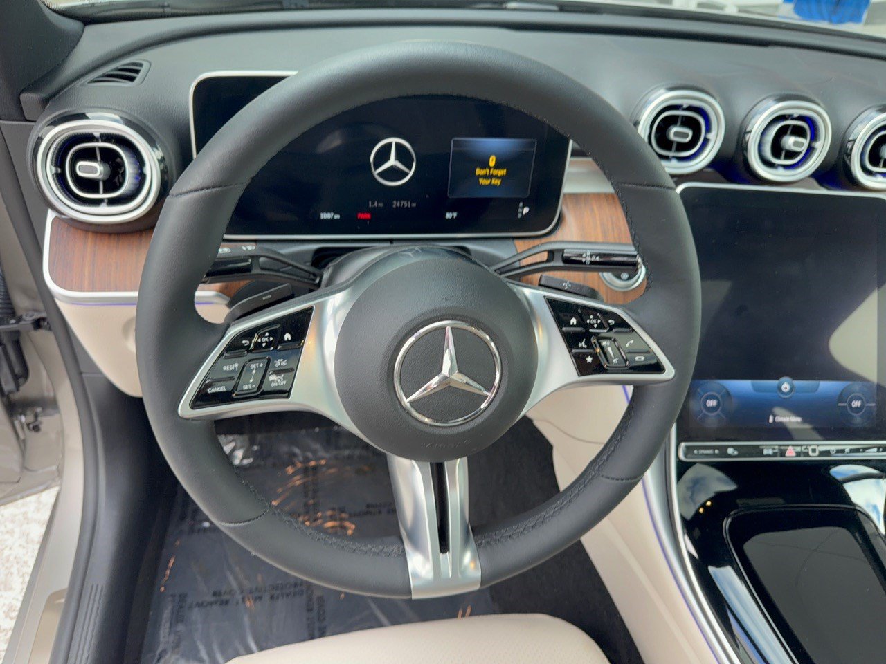 Used 2023 Mercedes-Benz C 300 Sedan image 10