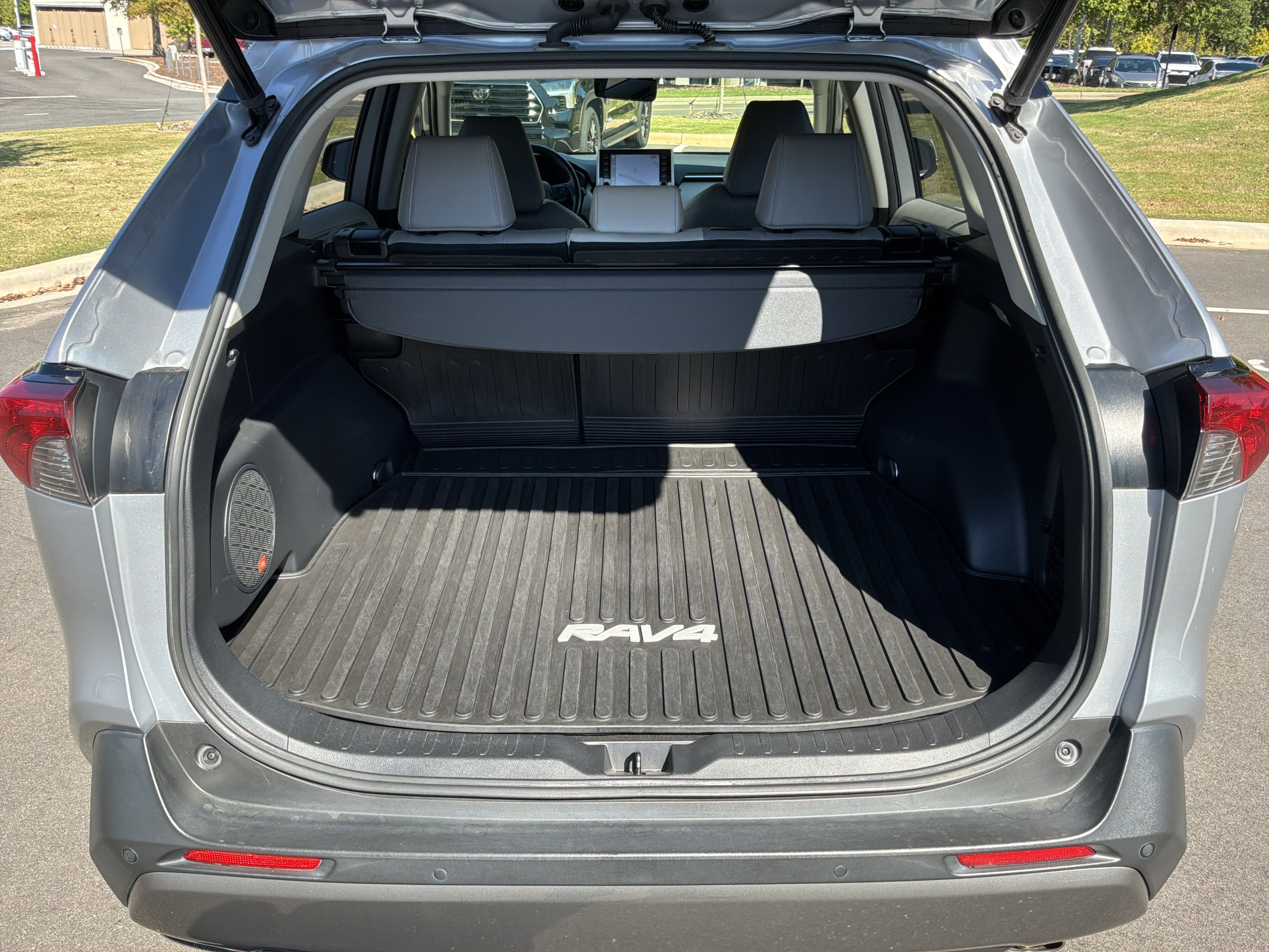 Used 2019 Toyota RAV4 Limited AWD/4WD image 32