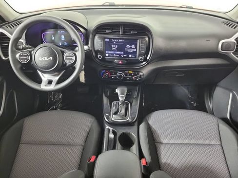 Used 2025 Kia Soul LX w/ LX Technology Package FWD image 16