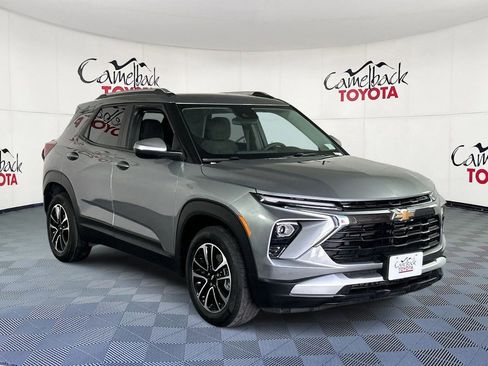 Used 2025 Chevrolet TrailBlazer LT FWD image 3