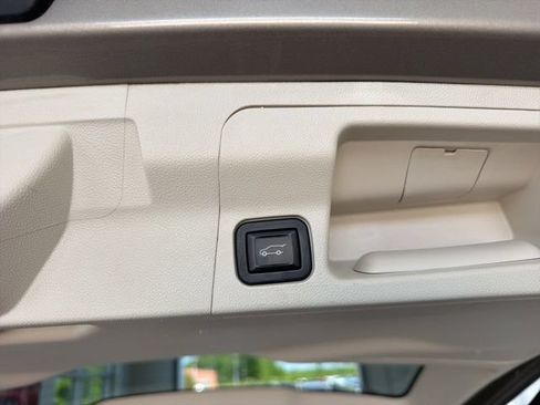 Used 2022 GMC Acadia Denali w/ Denali Ultimate Package AWD/4WD image 6