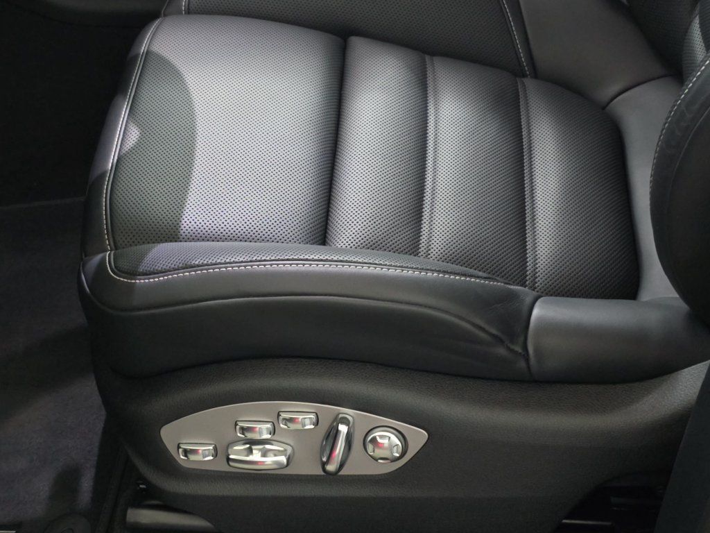 Used 2025 Porsche Macan GTS AWD/4WD image 31