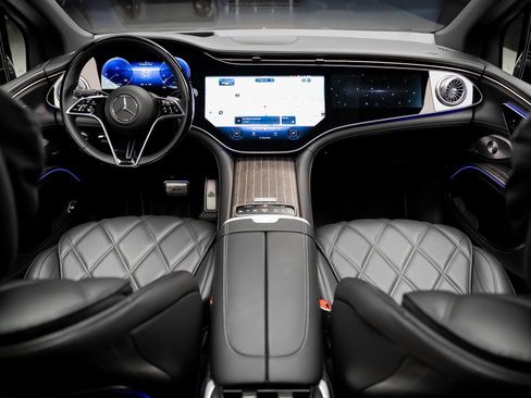 Used 2024 Mercedes-Benz Maybach EQS 680 4MATIC image 43