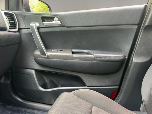 Used 2017 Kia Sportage LX FWD image 7