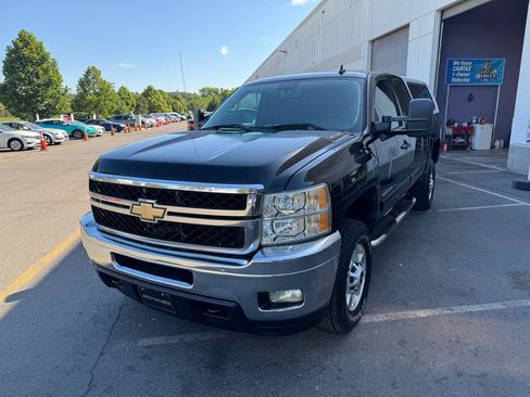 Used 2011 Chevrolet Silverado 2500 LT w/ Interior Plus Package AWD/4WD image 9