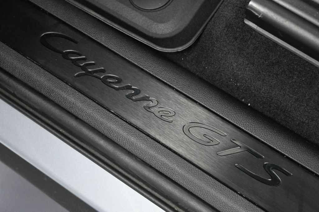 Used 2023 Porsche Cayenne GTS AWD/4WD image 39