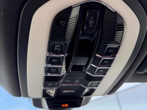 Used 2016 Porsche Macan S image 24