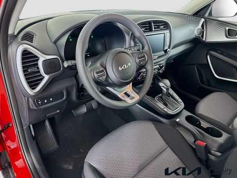 Certified 2025 Kia Soul LX FWD image 7
