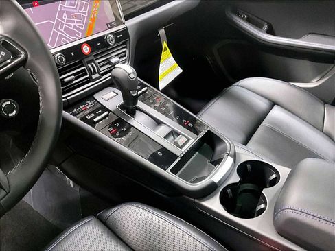 New 2026 Porsche Macan image 17