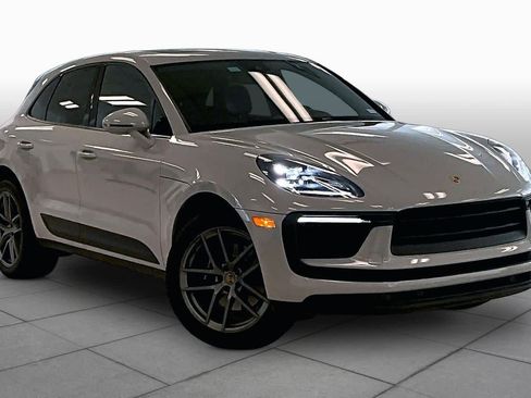 Used 2022 Porsche Macan AWD/4WD image 2