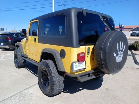Used 2006 Jeep Wrangler Unlimited w/ Premium Audio Group image 7