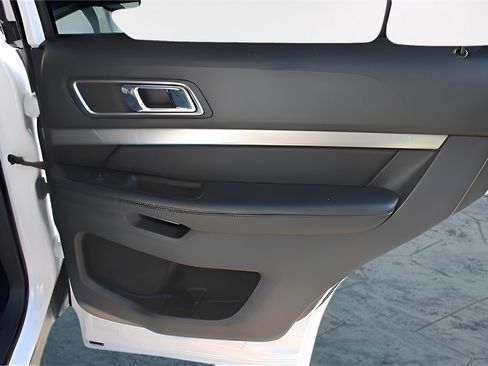 Used 2018 Ford Explorer XLT w/ Equipment Group 201A image 17