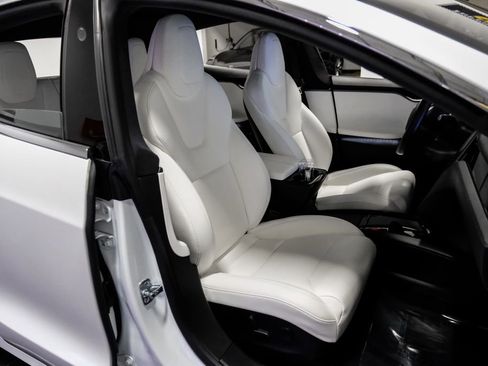 Used 2019 Tesla Model S Performance image 28