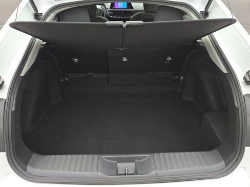Certified 2025 Toyota Prius LE FWD image 31