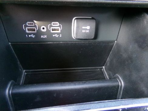 Used 2023 Jeep Grand Cherokee Laredo AWD/4WD image 27