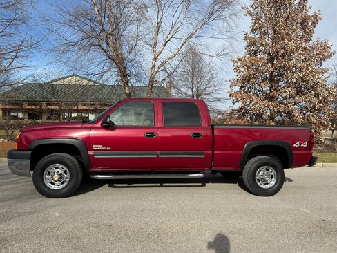 Used 2005 Chevrolet Silverado 2500 LT w/ Heavy-Duty Power Package image 2