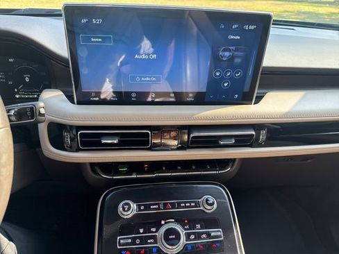 Used 2022 Lincoln Nautilus Reserve FWD image 12