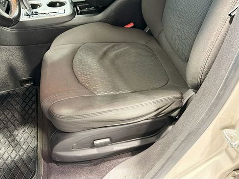 Used 2010 GMC Acadia SLE image 15