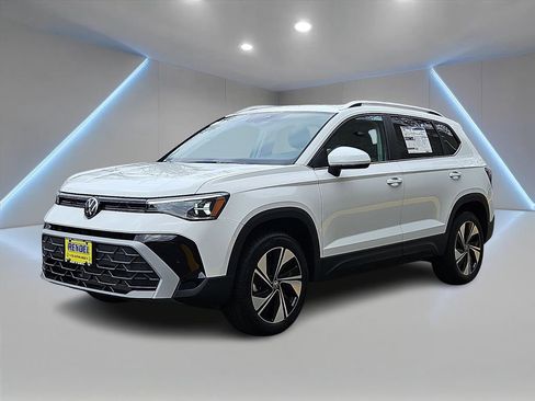 New 2026 Volkswagen Taos SE AWD/4WD image 1