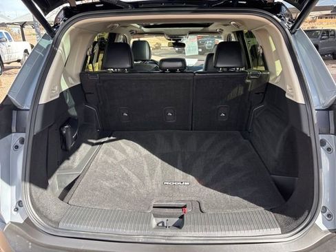 Used 2023 Nissan Rogue SV w/ SV Premium B Package image 14