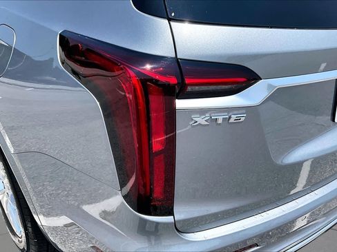 Used 2025 Cadillac XT6 Luxury FWD image 29