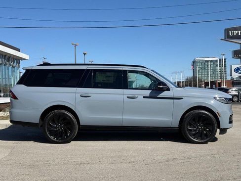 New 2026 Lincoln Navigator L Reserve w/ Jet Appearance Package AWD/4WD image 2