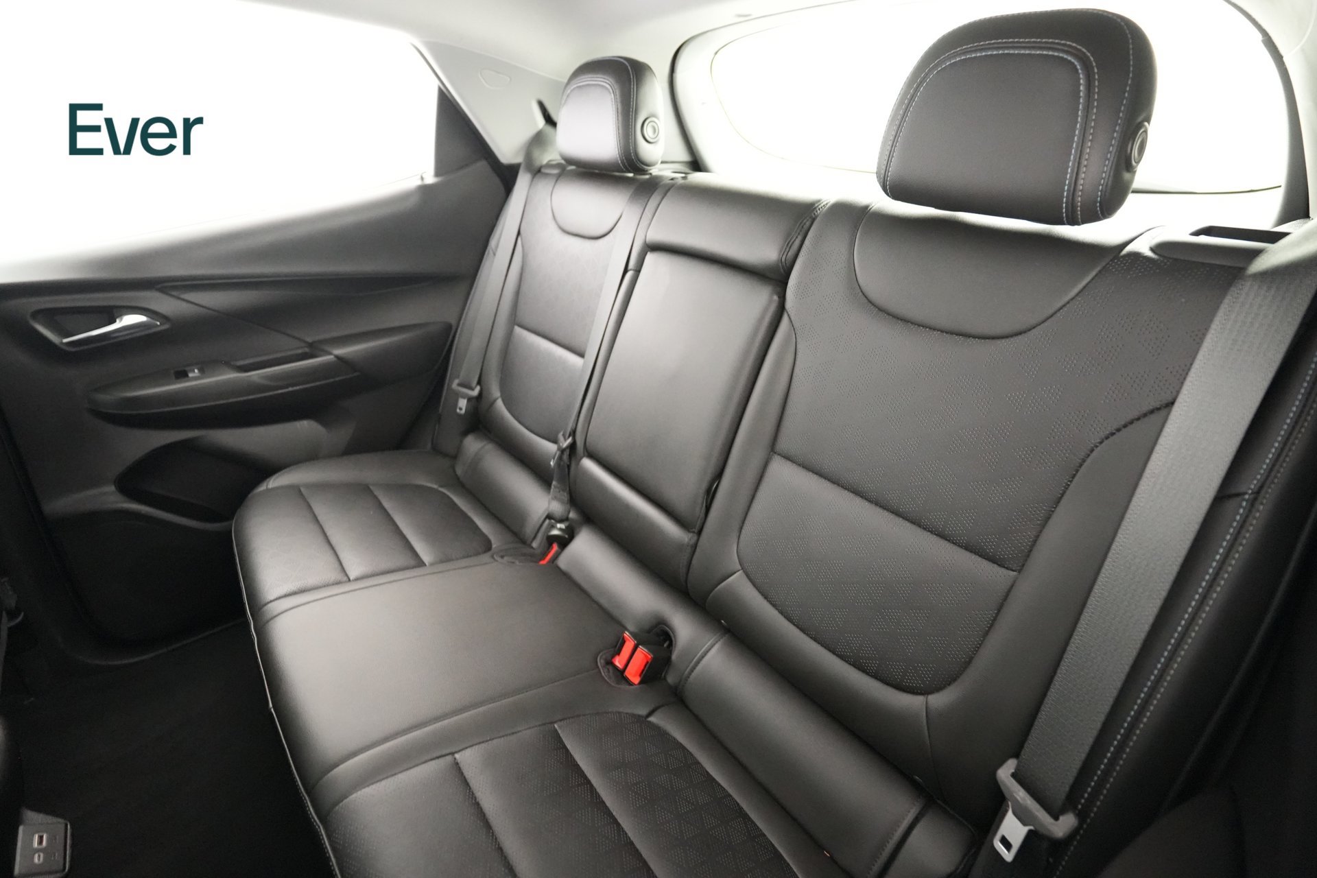Used 2023 Chevrolet Bolt LT w/ Infotainment Package FWD image 24