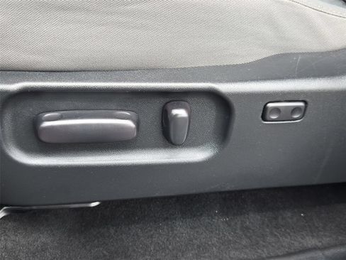 Used 2022 Toyota Tacoma SR5 RWD image 36