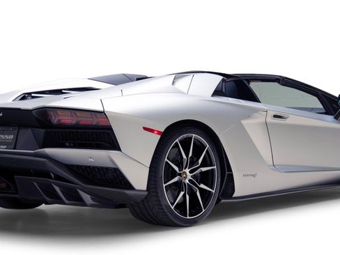 Used 2018 Lamborghini Aventador S AWD/4WD image 40