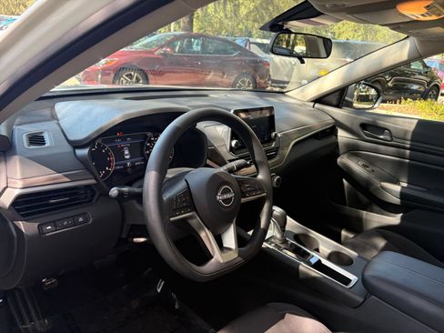 Used 2026 Nissan Altima 2.5 SV FWD image 29