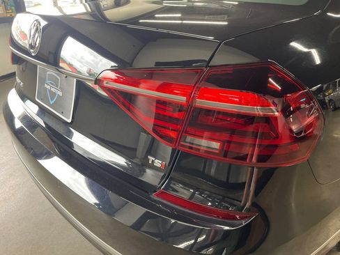 Used 2018 Volkswagen Passat 2.0T SE FWD image 20