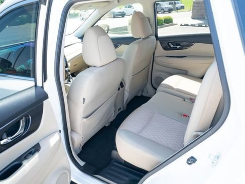 Used 2020 Nissan Rogue SV FWD image 29