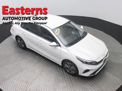 Used 2023 Kia Forte LXS FWD image 3