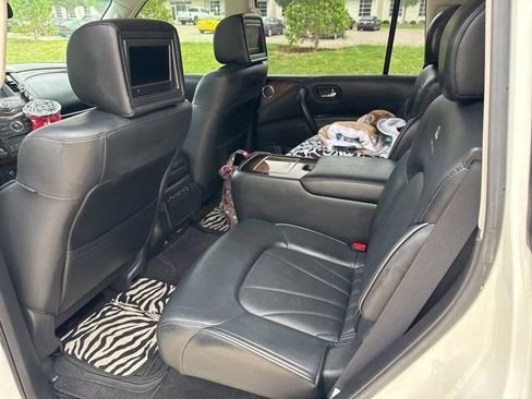 Used 2014 INFINITI QX80 4WD w/ Deluxe Touring Package image 10
