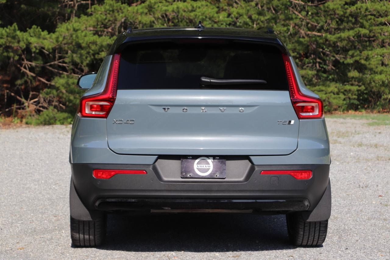 Used 2022 Volvo XC40 T5 R-Design w/ Advanced Package AWD/4WD image 4
