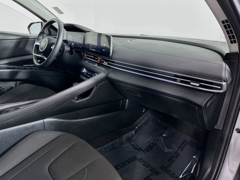 Used 2025 Hyundai Elantra SEL FWD image 30