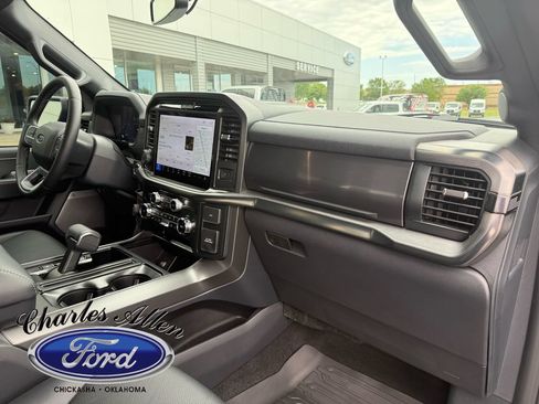 Used 2025 Ford F150 Lariat w/ Equipment Group 501A Mid AWD/4WD image 11