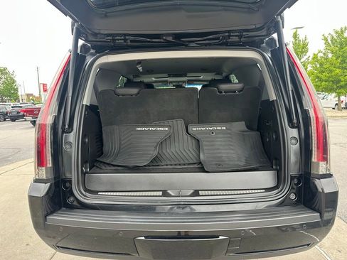 Used 2016 Cadillac Escalade Premium AWD/4WD image 10