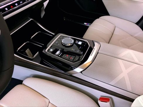 New 2026 BMW 760i xDrive w/ Executive Package AWD/4WD image 7