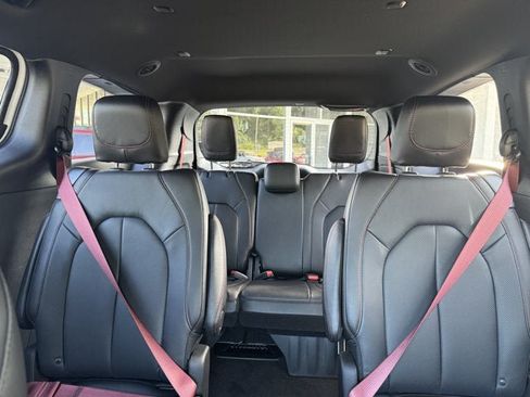 New 2027 Chrysler Pacifica Select AWD/4WD image 33