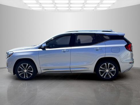 Used 2020 GMC Terrain Denali w/ Denali Premium Package AWD/4WD image 8