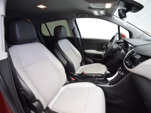 Used 2021 Chevrolet Trax LT w/ Driver Confidence Package image 14