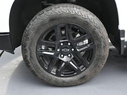 Used 2025 Chevrolet Silverado 1500 LT Trail Boss AWD/4WD image 9