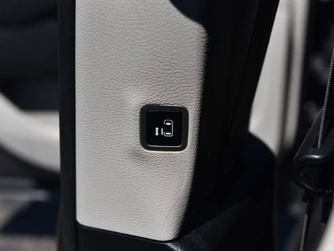 Used 2023 Chrysler Voyager LX FWD image 22