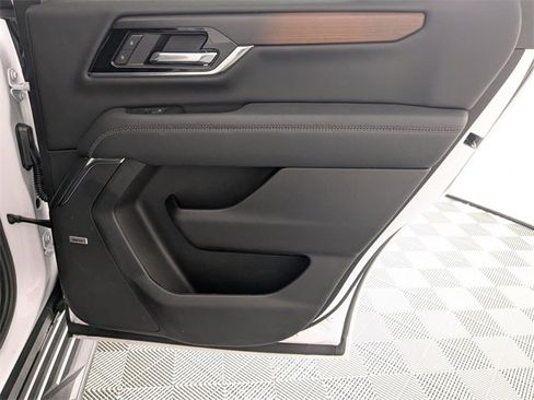 Certified 2025 GMC Yukon Denali image 33